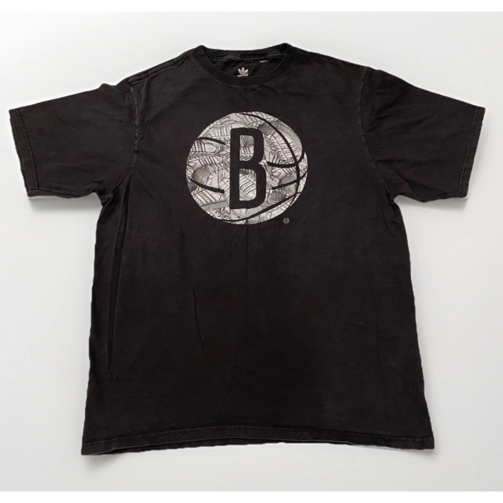 Adidas Brooklyn Nets short sleeve T-shirt size medium